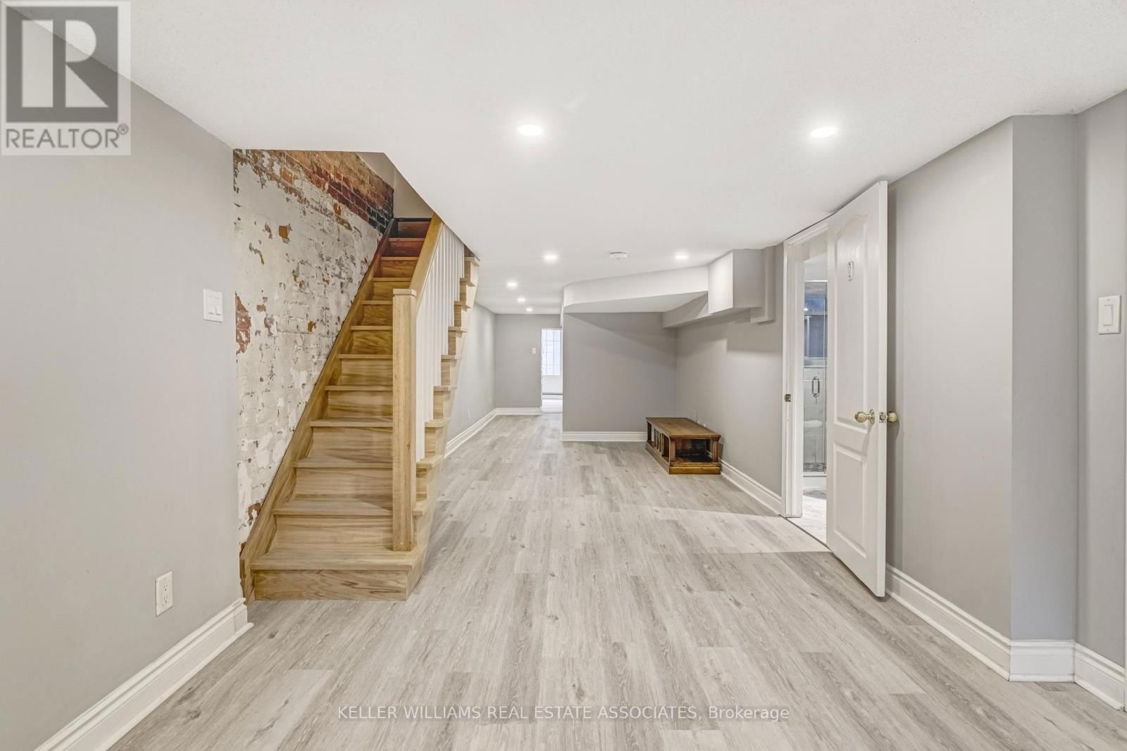 3 - 274 OSSINGTON AVENUE Image 6