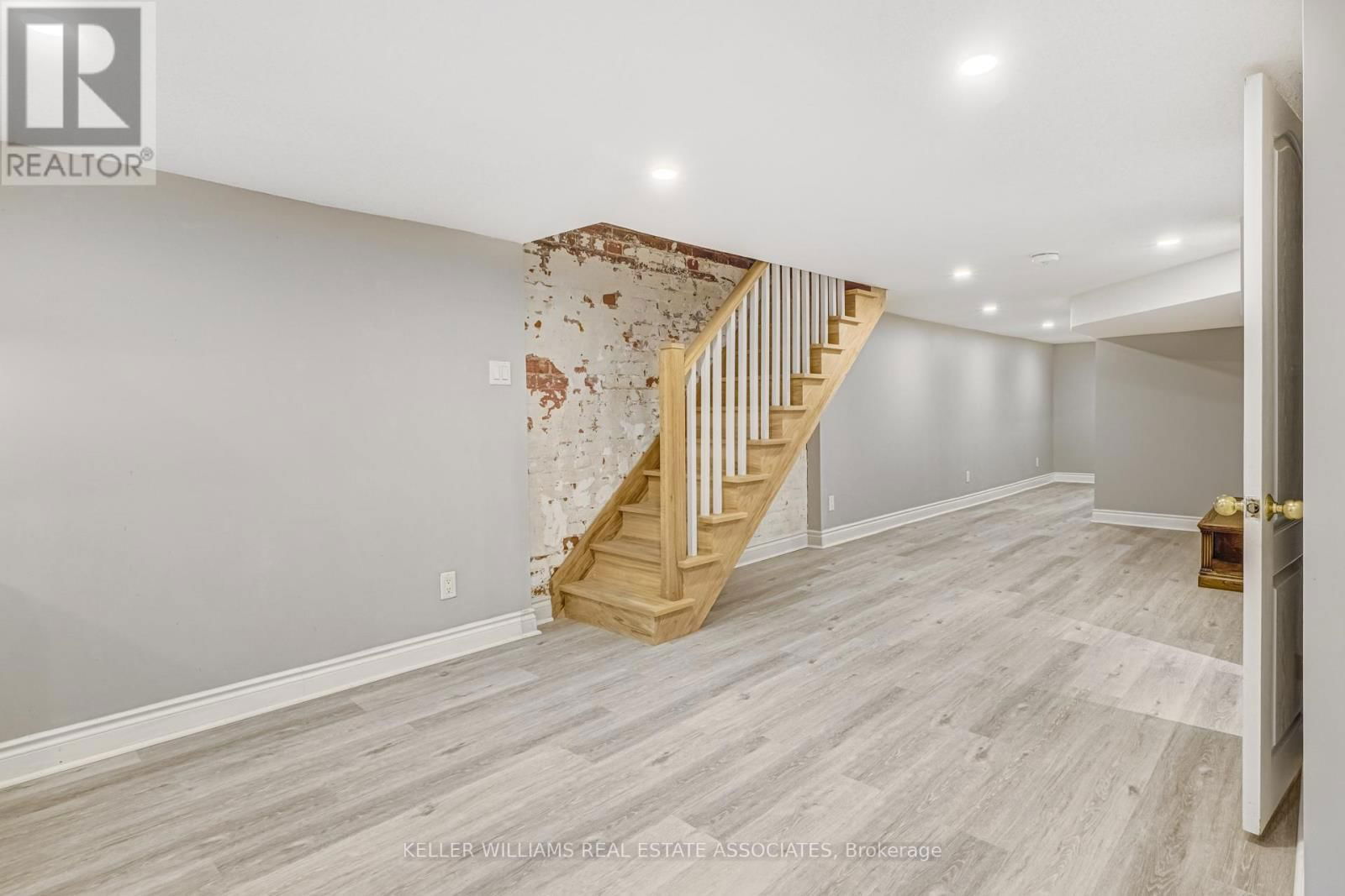 3 - 274 OSSINGTON AVENUE Image 7