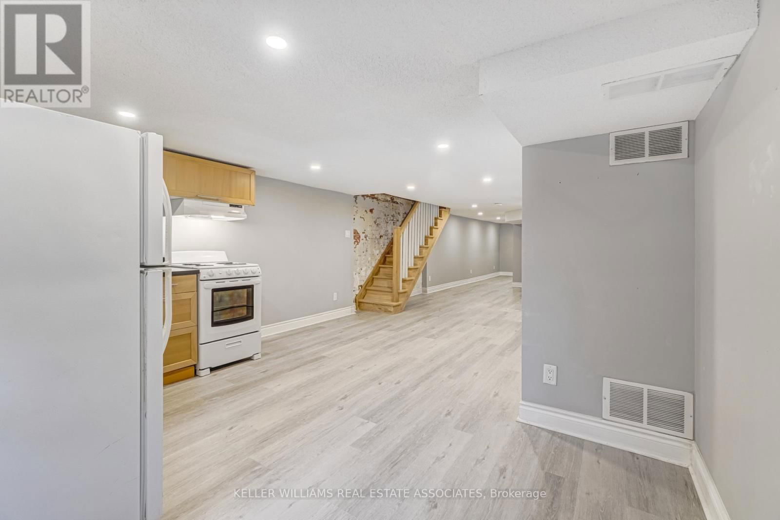 3 - 274 OSSINGTON AVENUE Image 8
