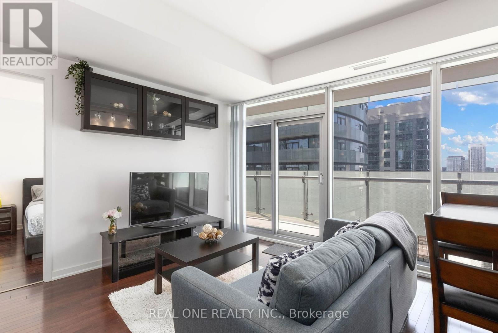 2506 - 14 YORK STREET Image 4