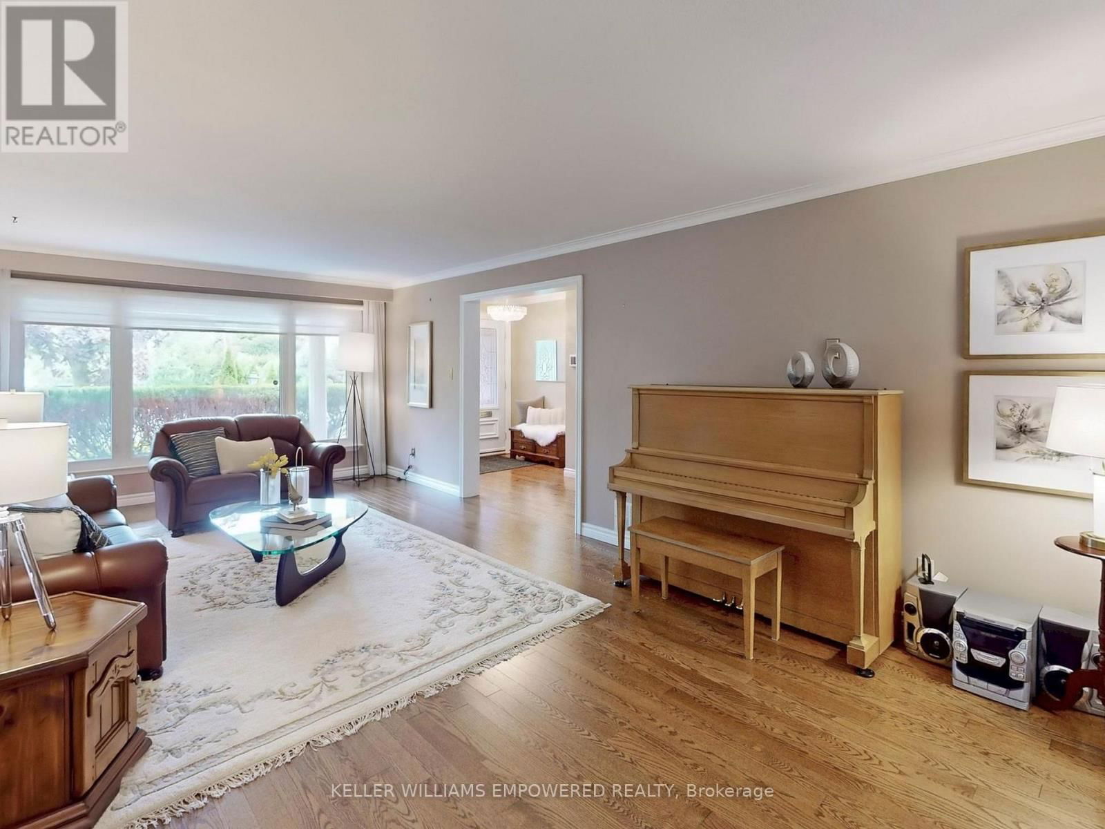 694 CONACHER DRIVE Image 10