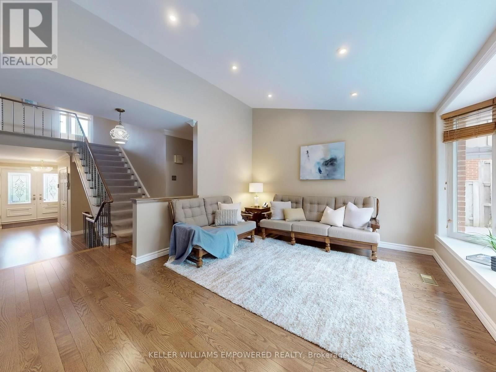 694 CONACHER DRIVE Image 15