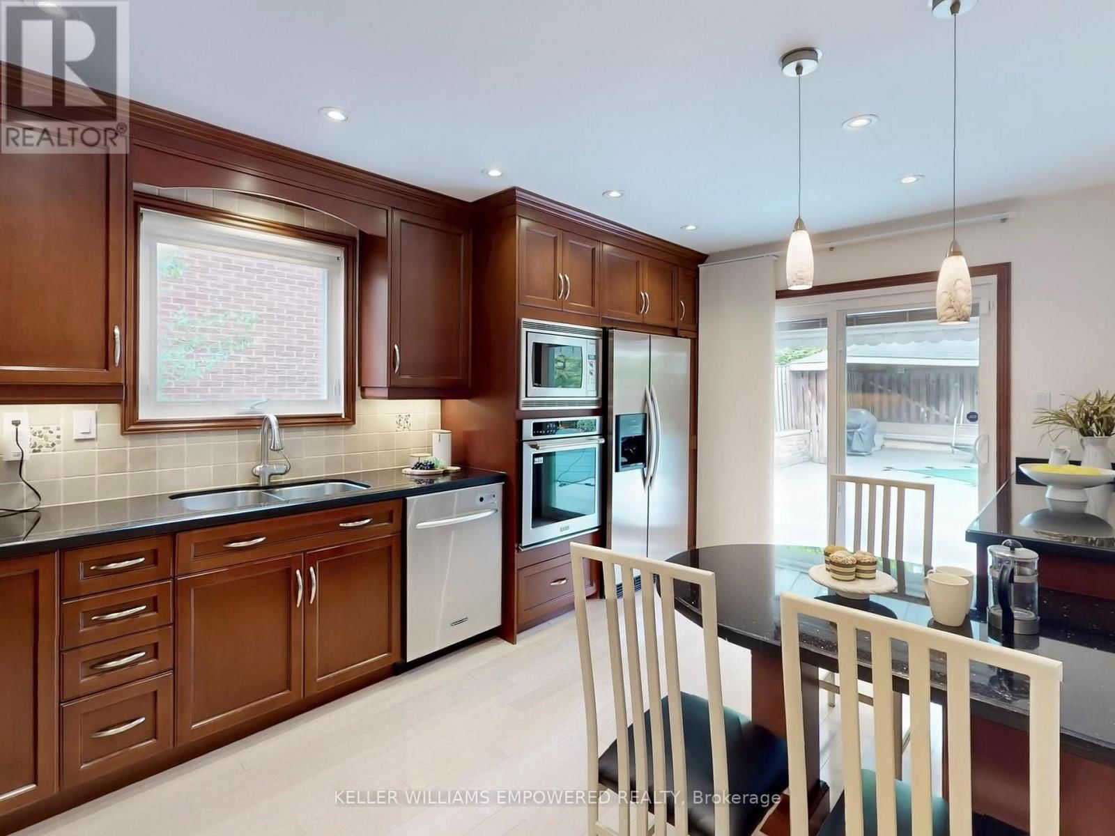 694 CONACHER DRIVE Image 18
