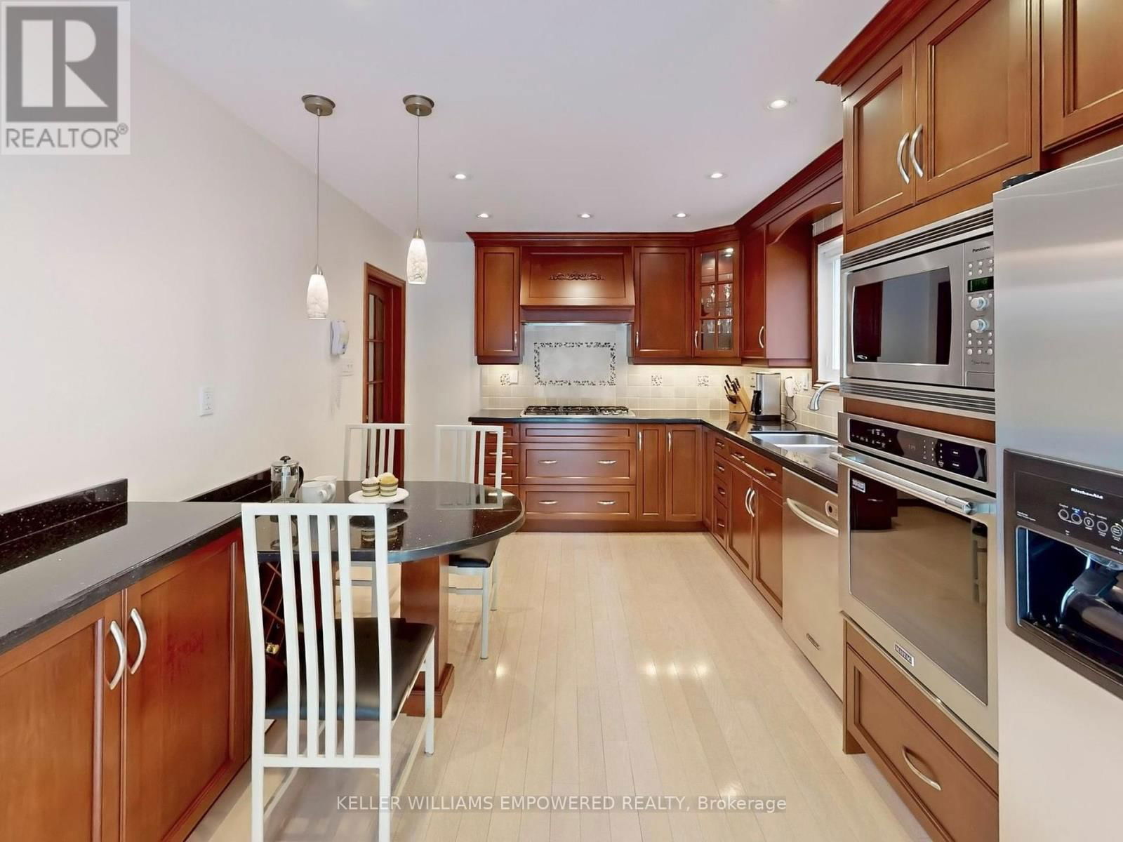 694 CONACHER DRIVE Image 21