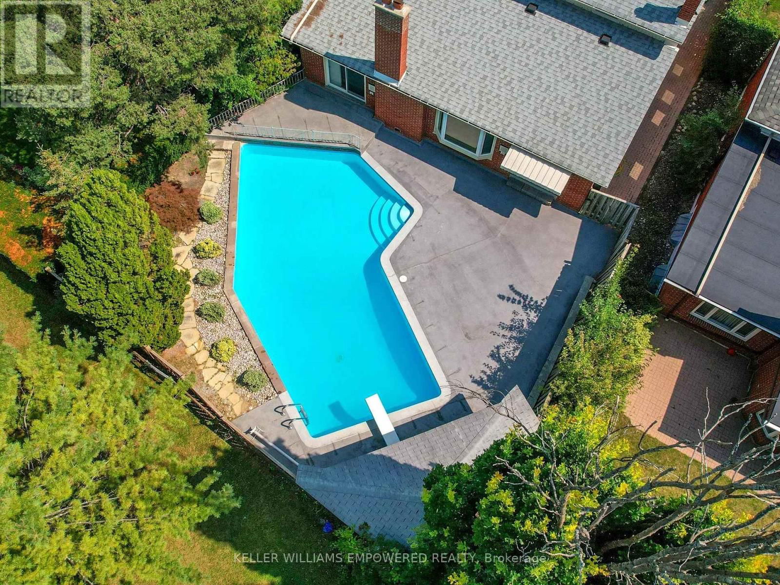 694 CONACHER DRIVE Image 40