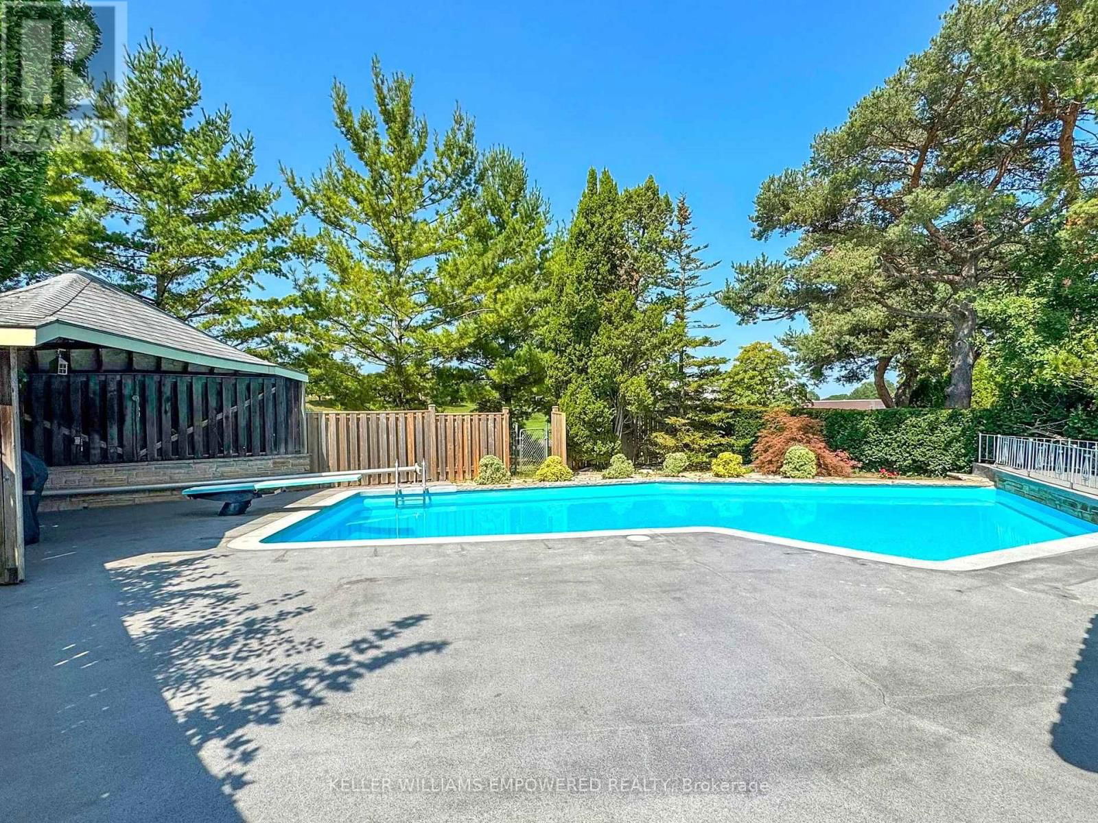 694 CONACHER DRIVE Image 43