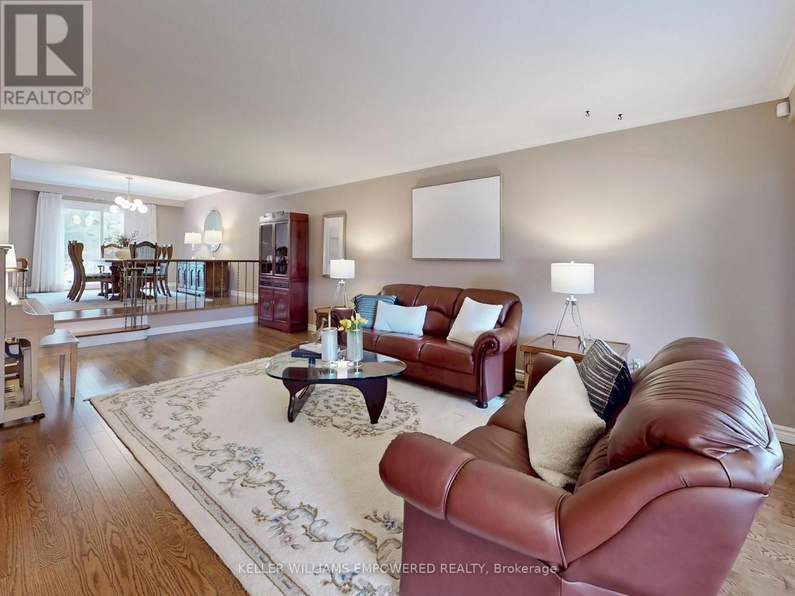 694 CONACHER DRIVE Image 8
