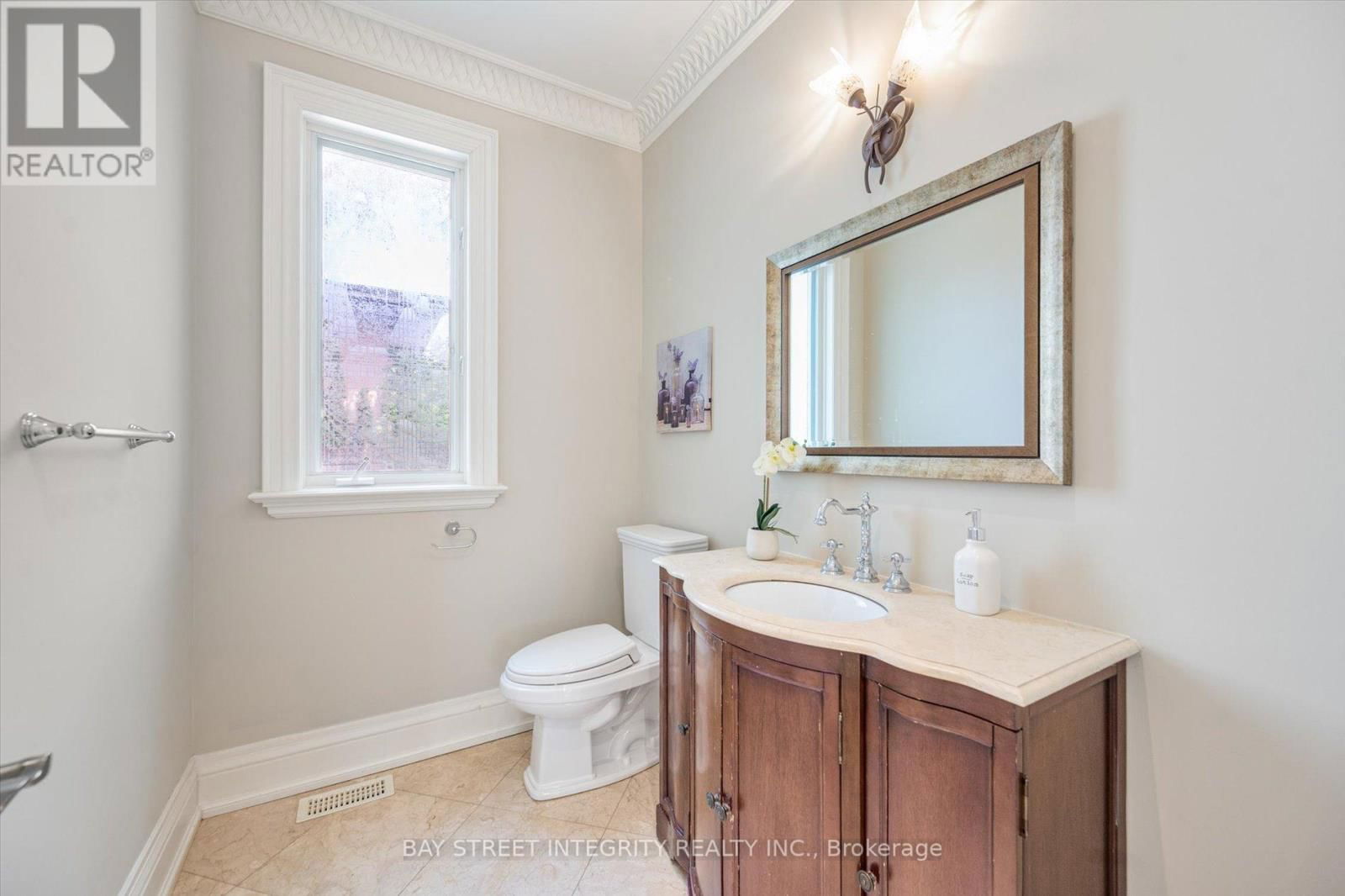 50 LEACROFT CRESCENT Image 22