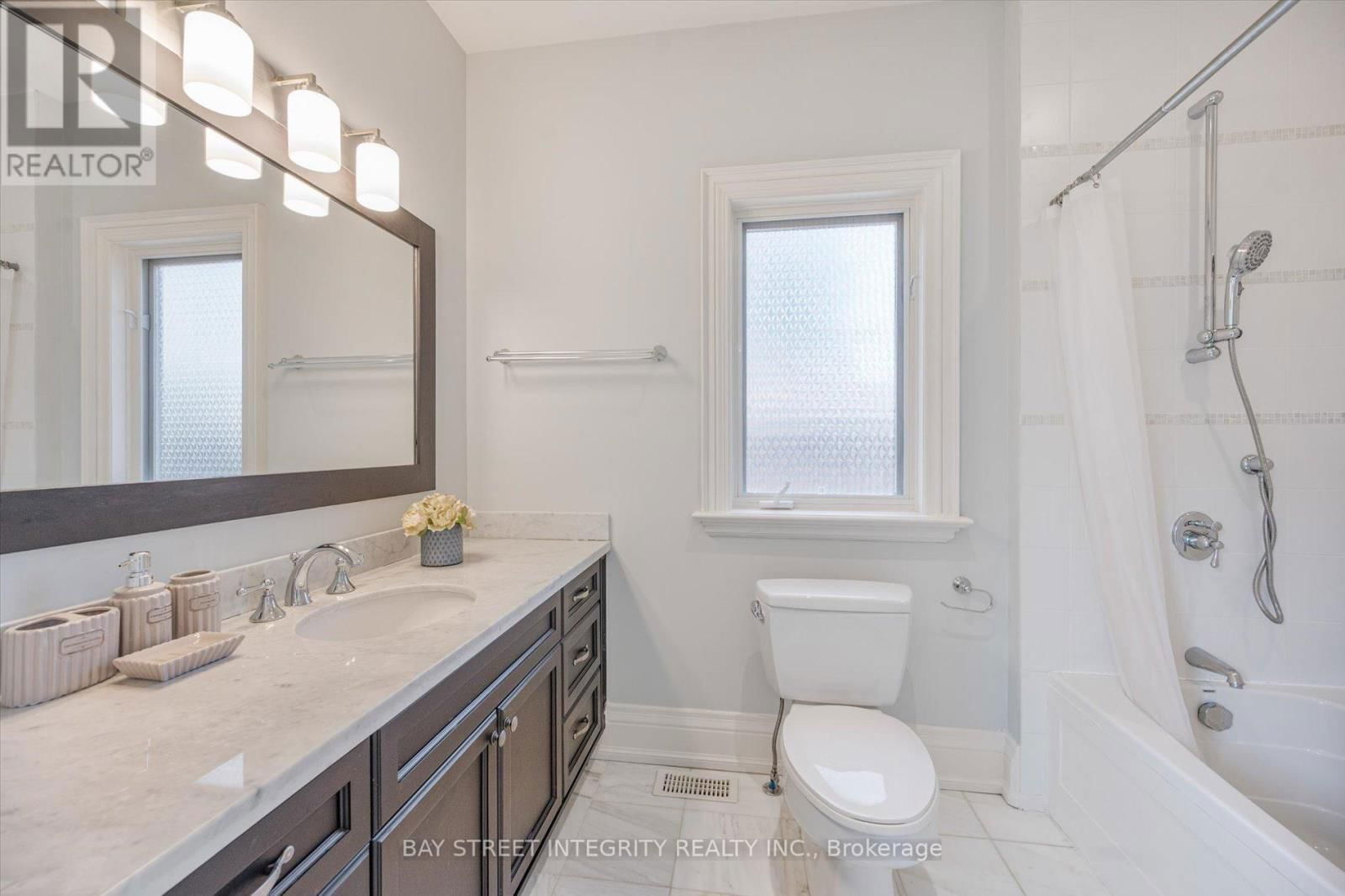 50 LEACROFT CRESCENT Image 36
