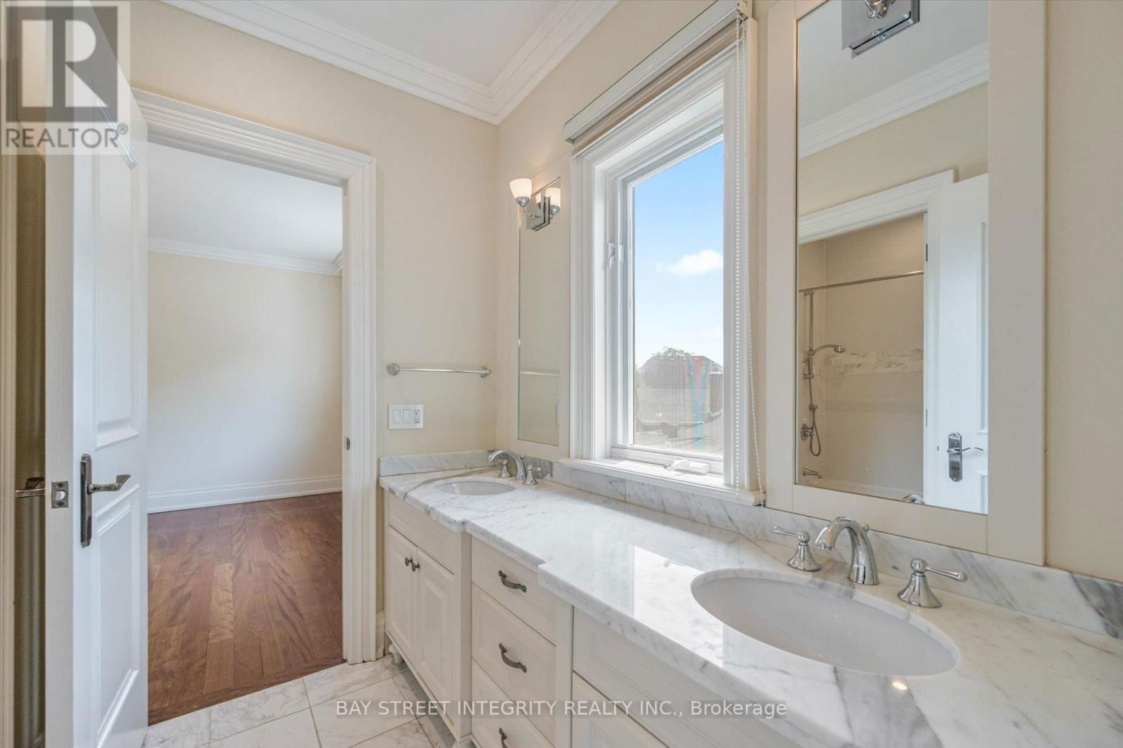 50 LEACROFT CRESCENT Image 37