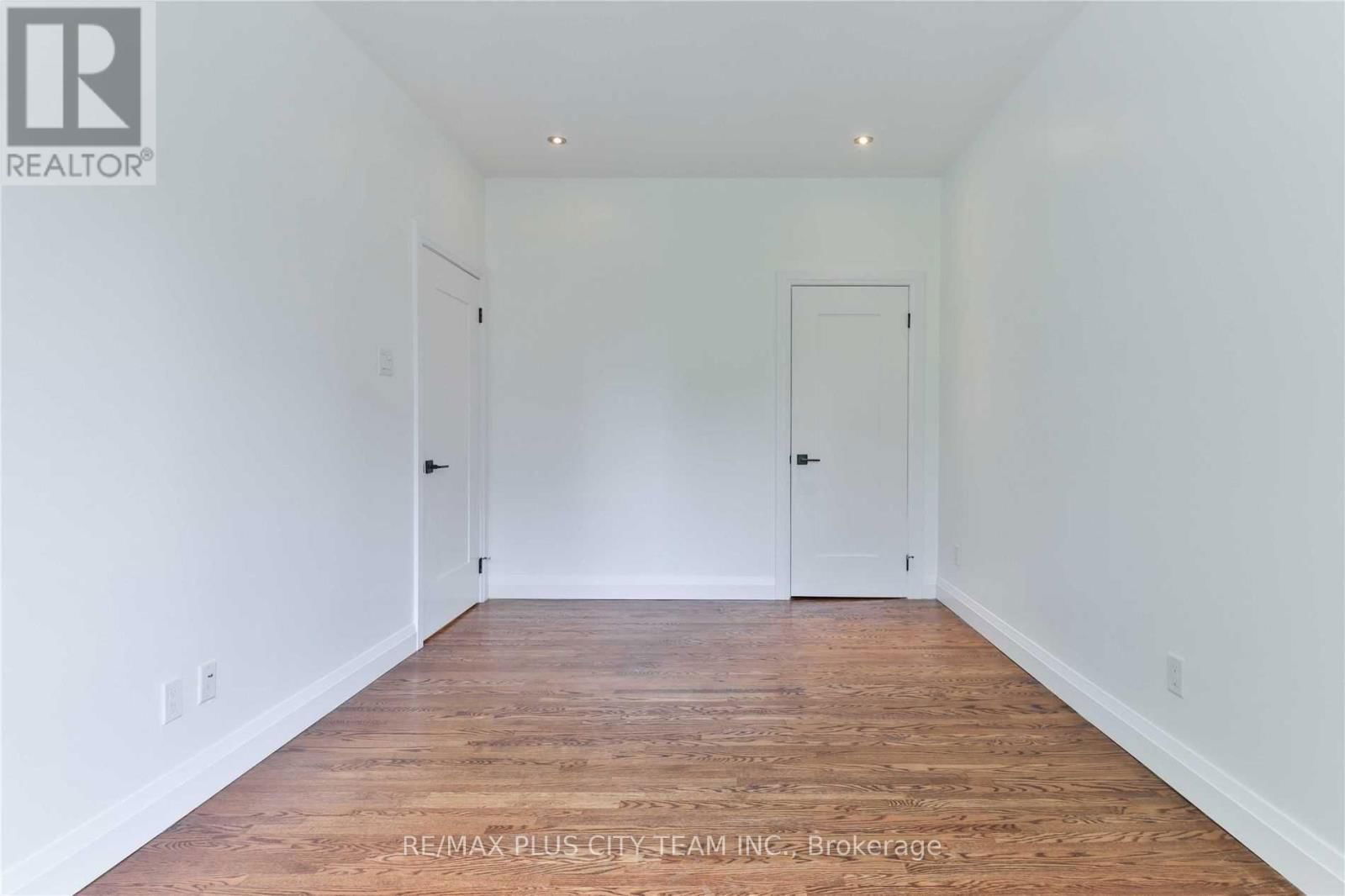 Upper - 153 NIAGARA STREET Image 29