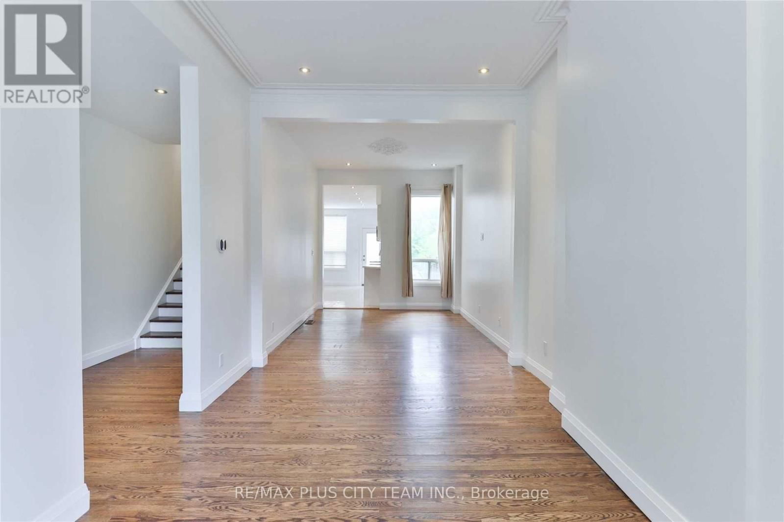 Upper - 153 NIAGARA STREET Image 9