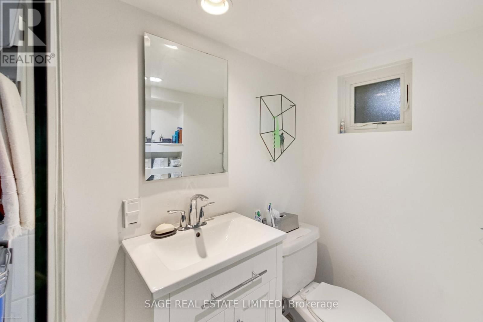 272 STERLING ROAD Image 32