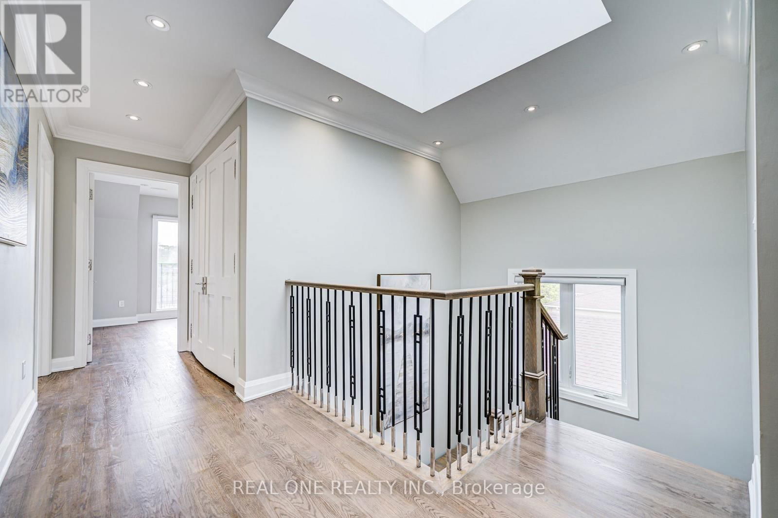 158 WATERLOO AVENUE Image 25