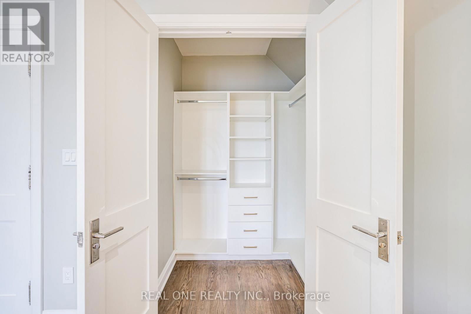 158 WATERLOO AVENUE Image 29