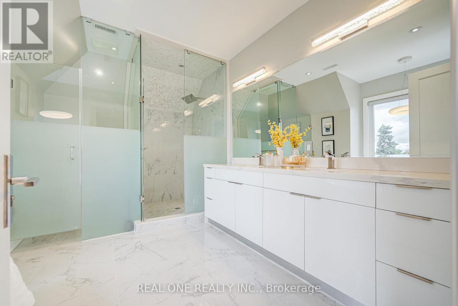158 WATERLOO AVENUE Image 32