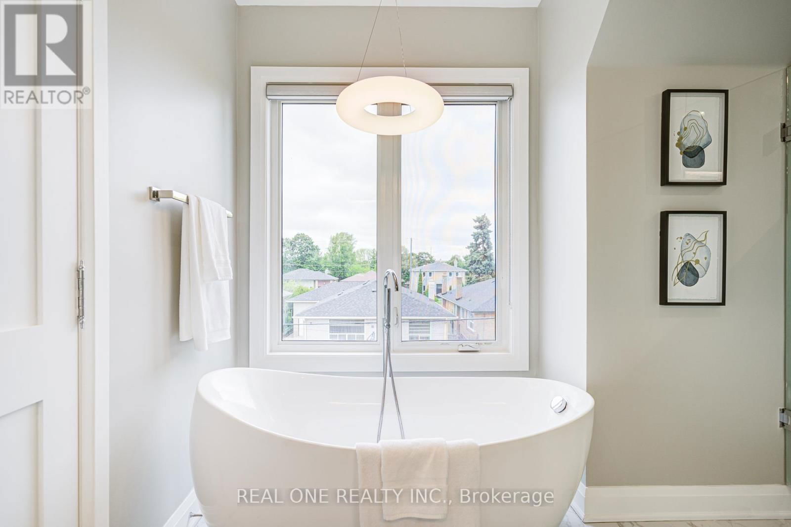 158 WATERLOO AVENUE Image 34