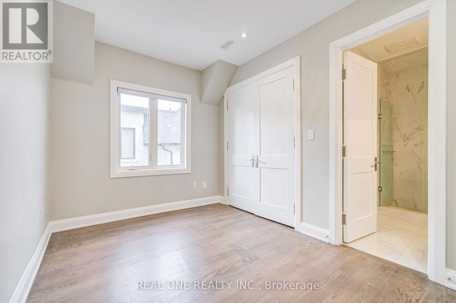 158 WATERLOO AVENUE Image 35