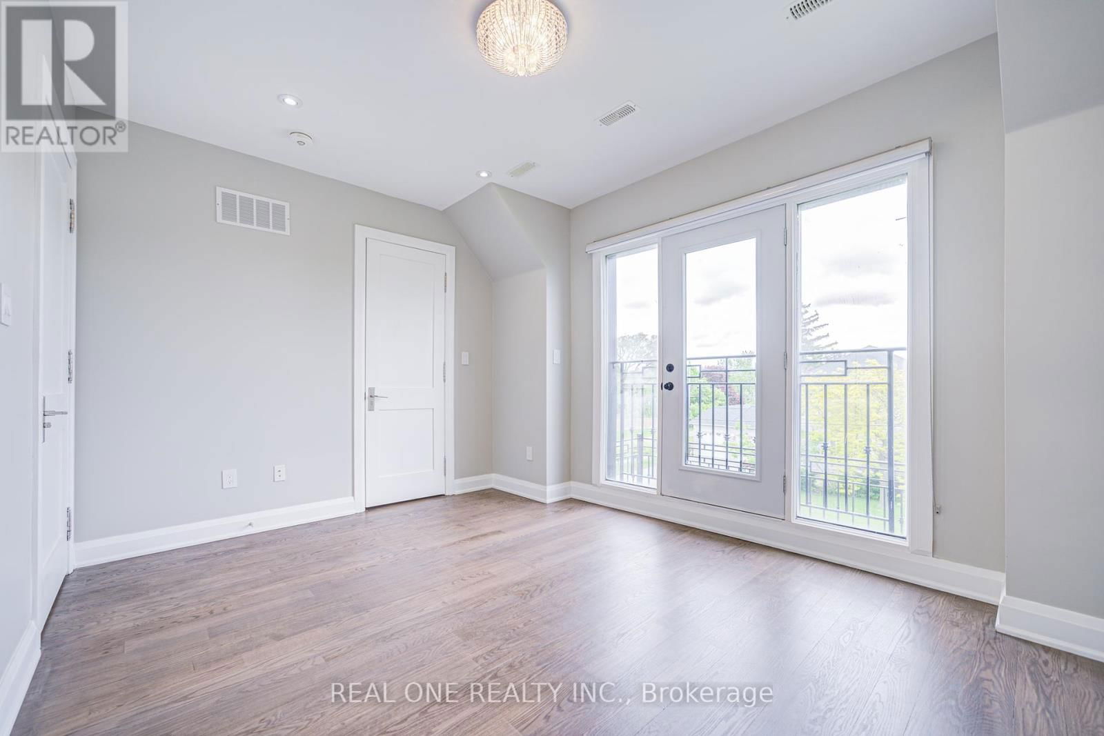 158 WATERLOO AVENUE Image 38