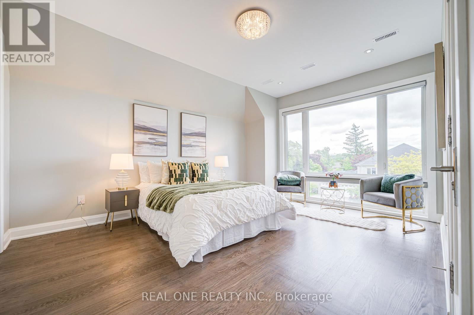 158 WATERLOO AVENUE Image 40