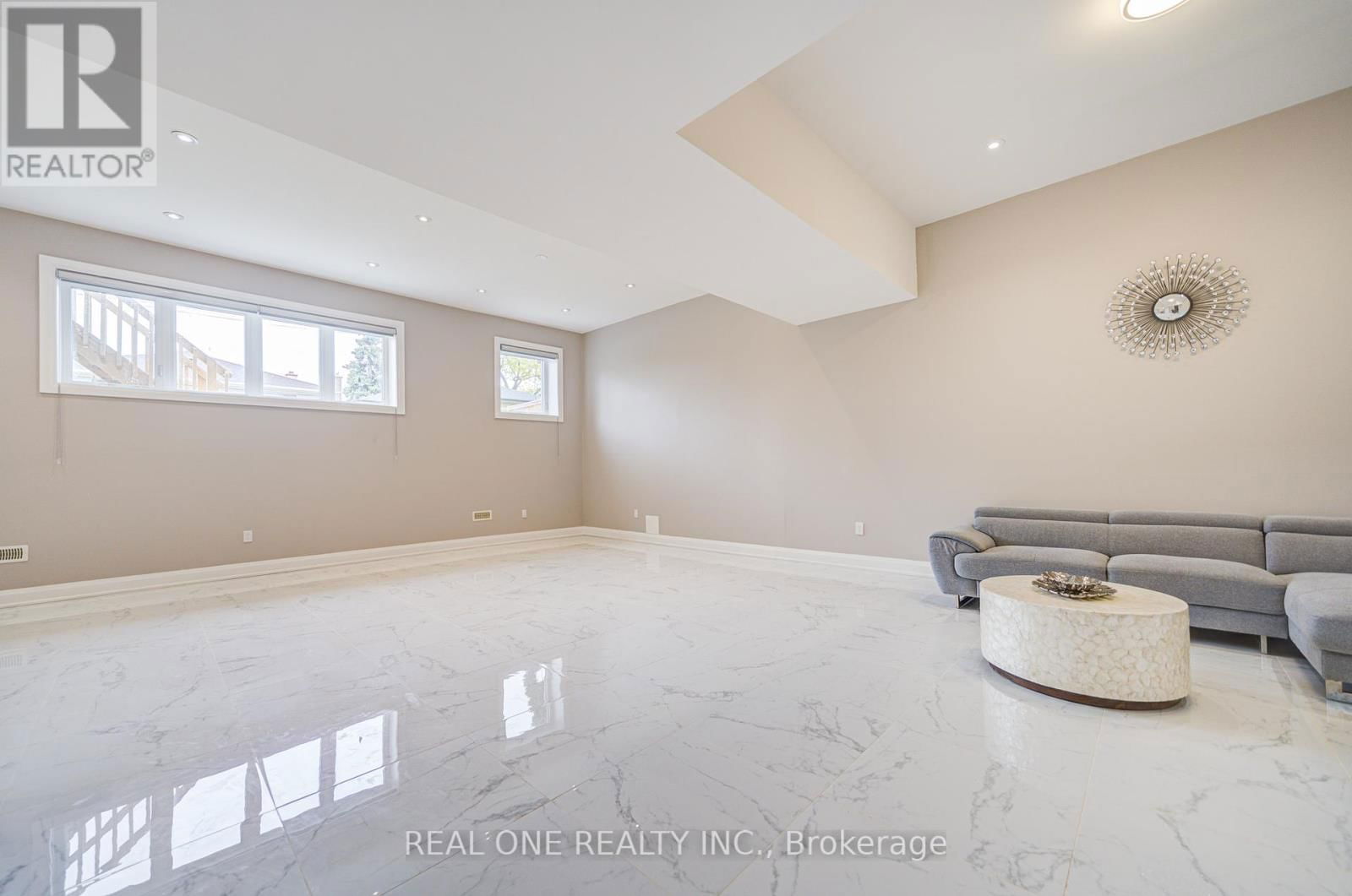 158 WATERLOO AVENUE Image 43