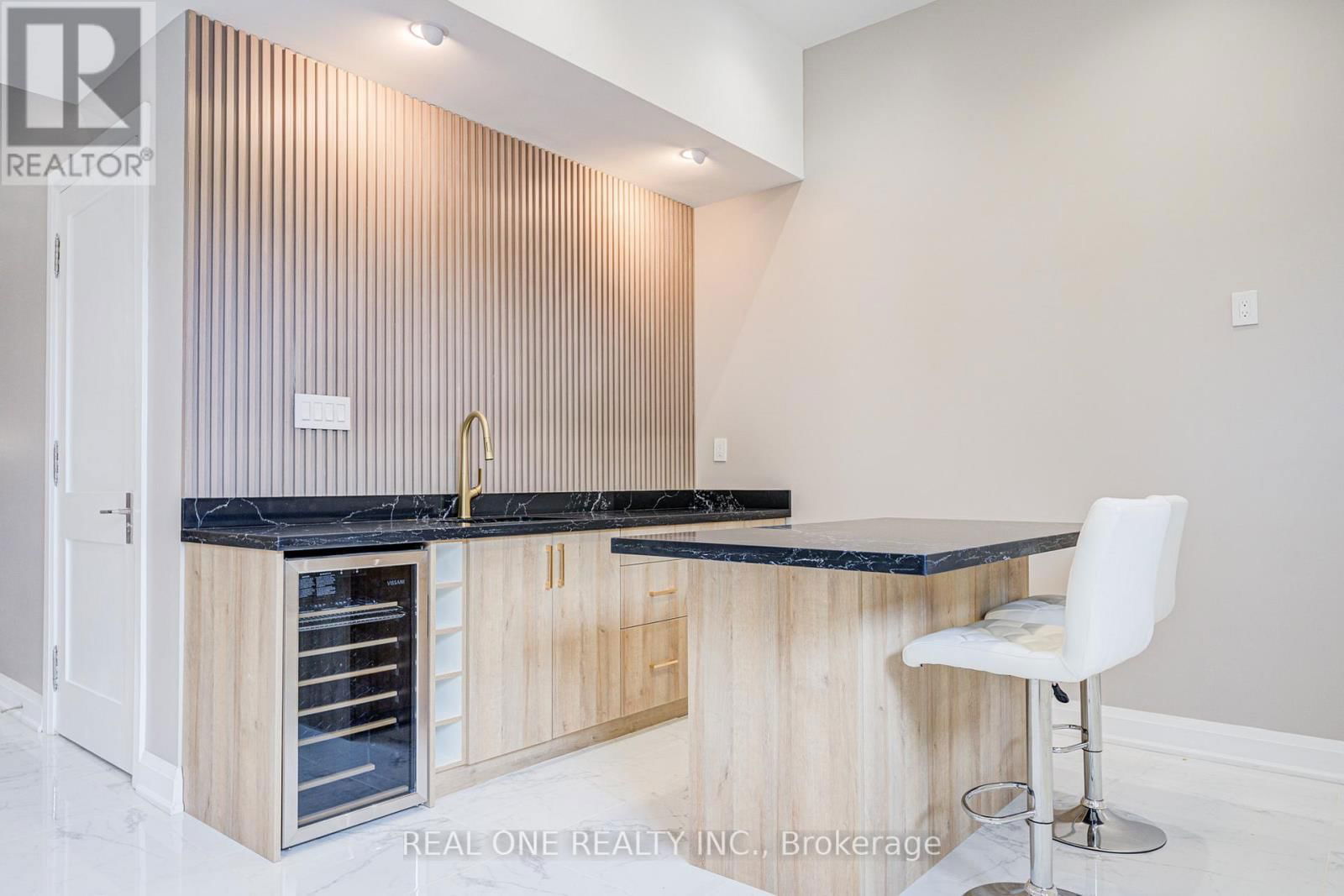 158 WATERLOO AVENUE Image 44