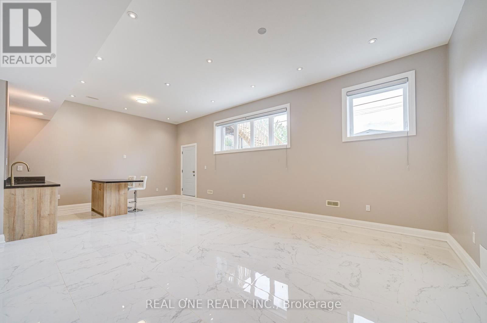 158 WATERLOO AVENUE Image 45