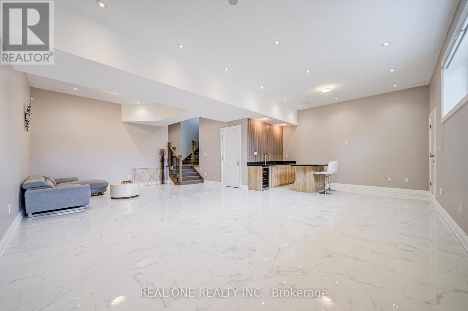 158 WATERLOO AVENUE Image 46