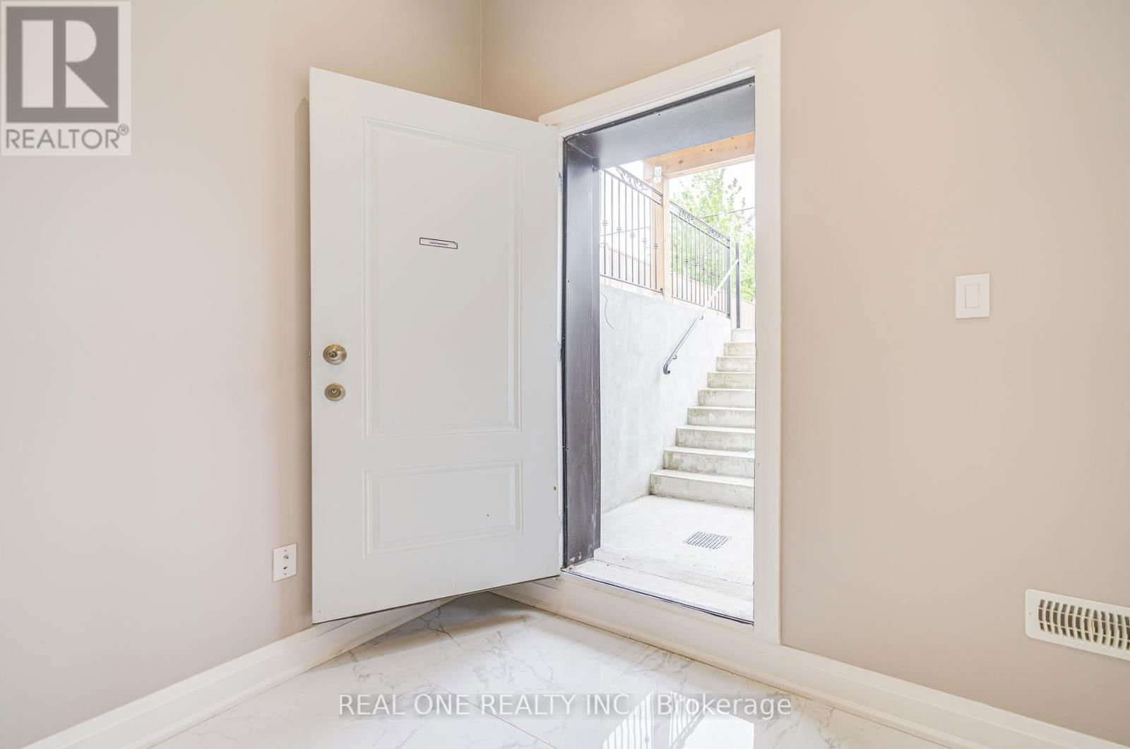 158 WATERLOO AVENUE Image 47