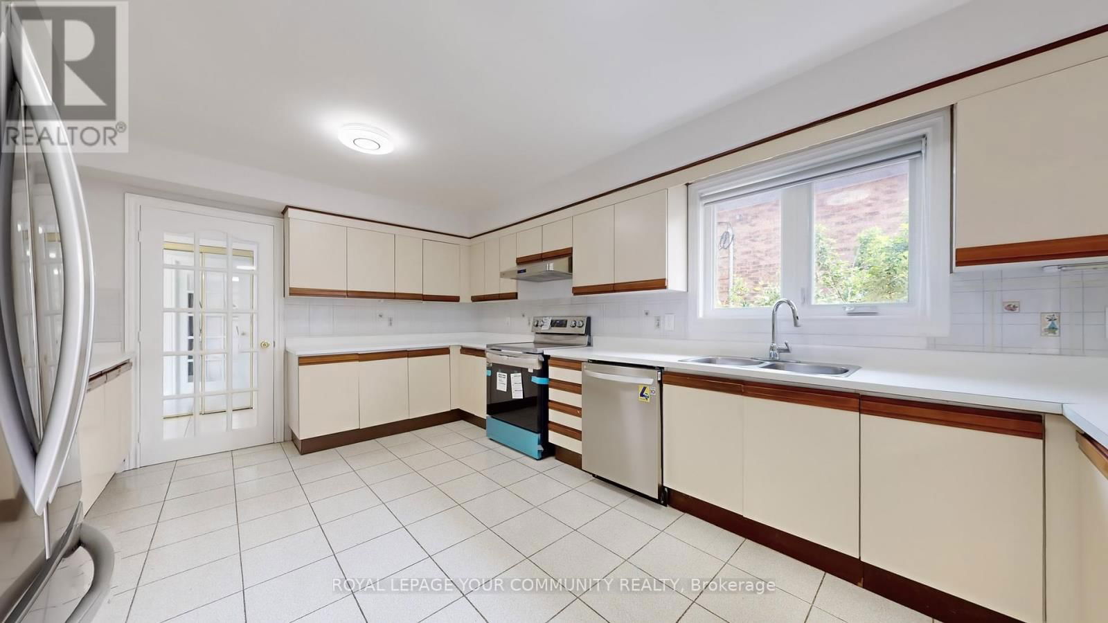 731 GLENCAIRN AVENUE Image 10