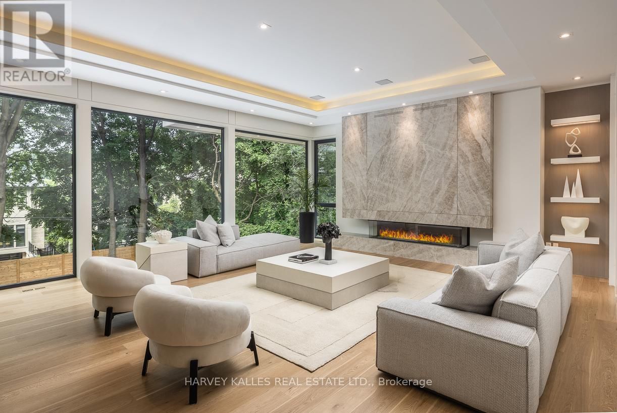 88 LAWRENCE CRESCENT Image 17