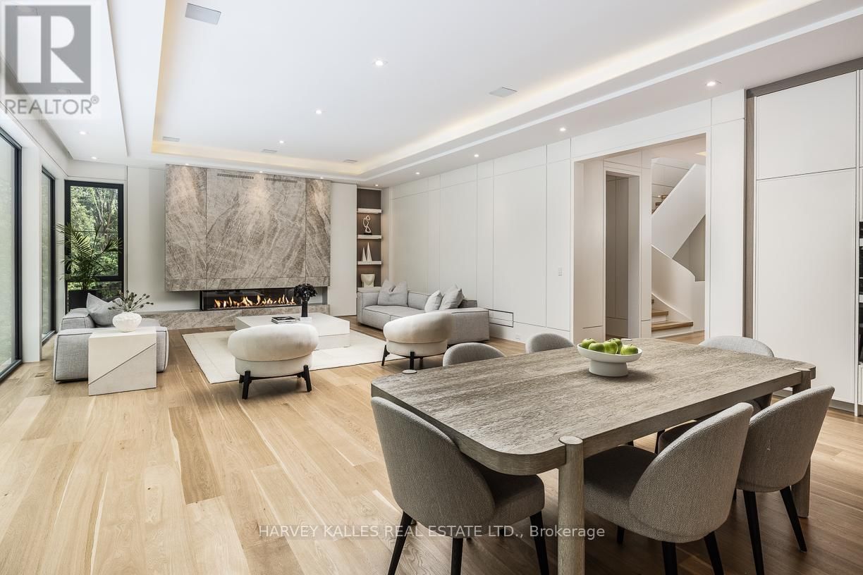 88 LAWRENCE CRESCENT Image 20