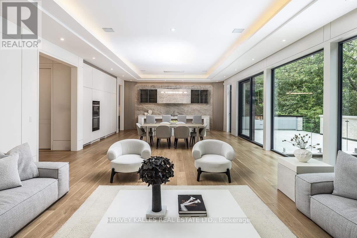 88 LAWRENCE CRESCENT Image 21