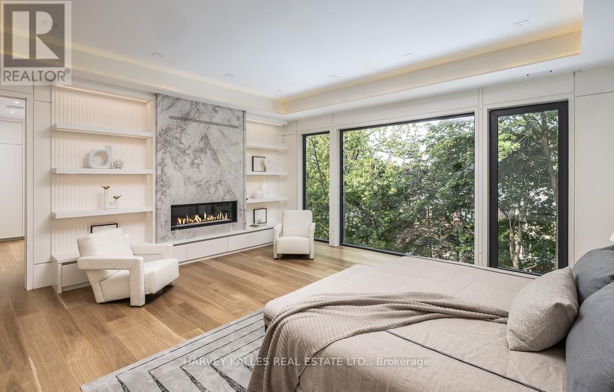 88 LAWRENCE CRESCENT Image 28