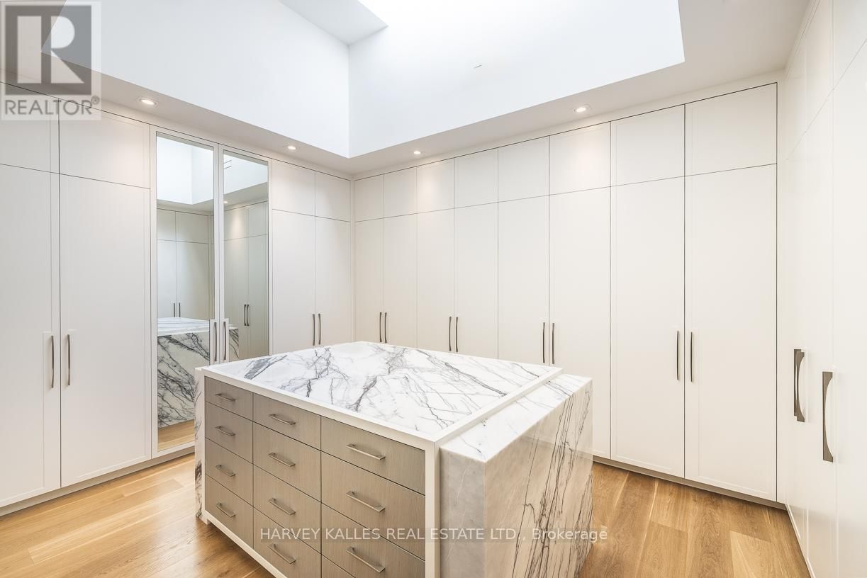 88 LAWRENCE CRESCENT Image 29