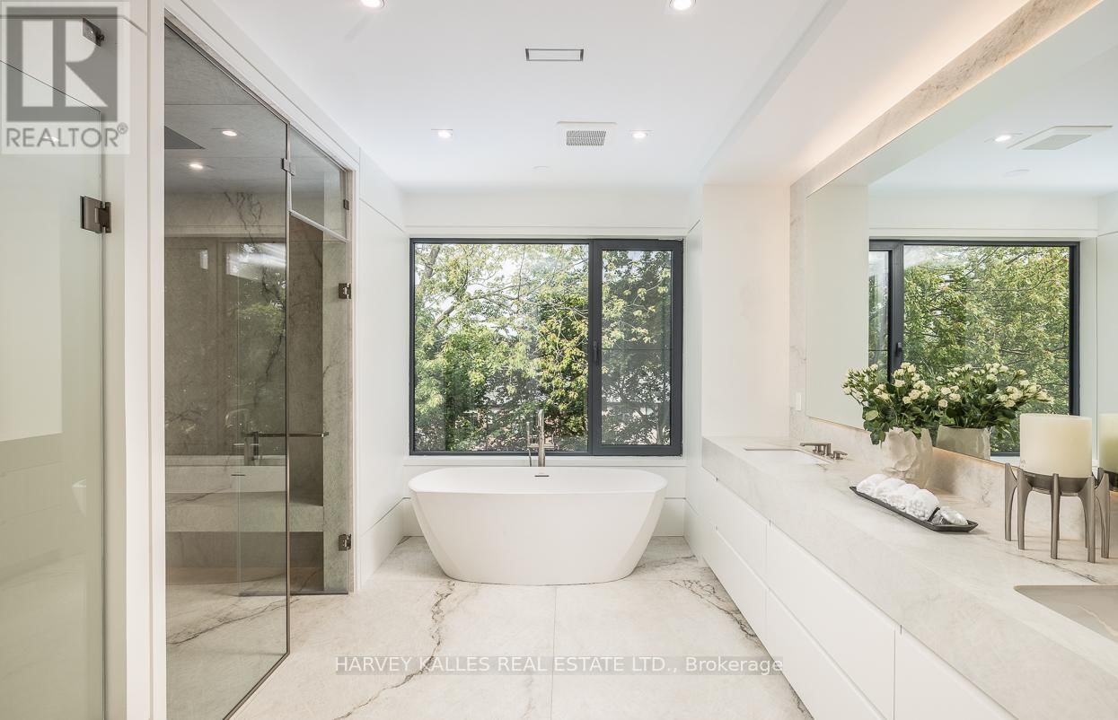 88 LAWRENCE CRESCENT Image 30