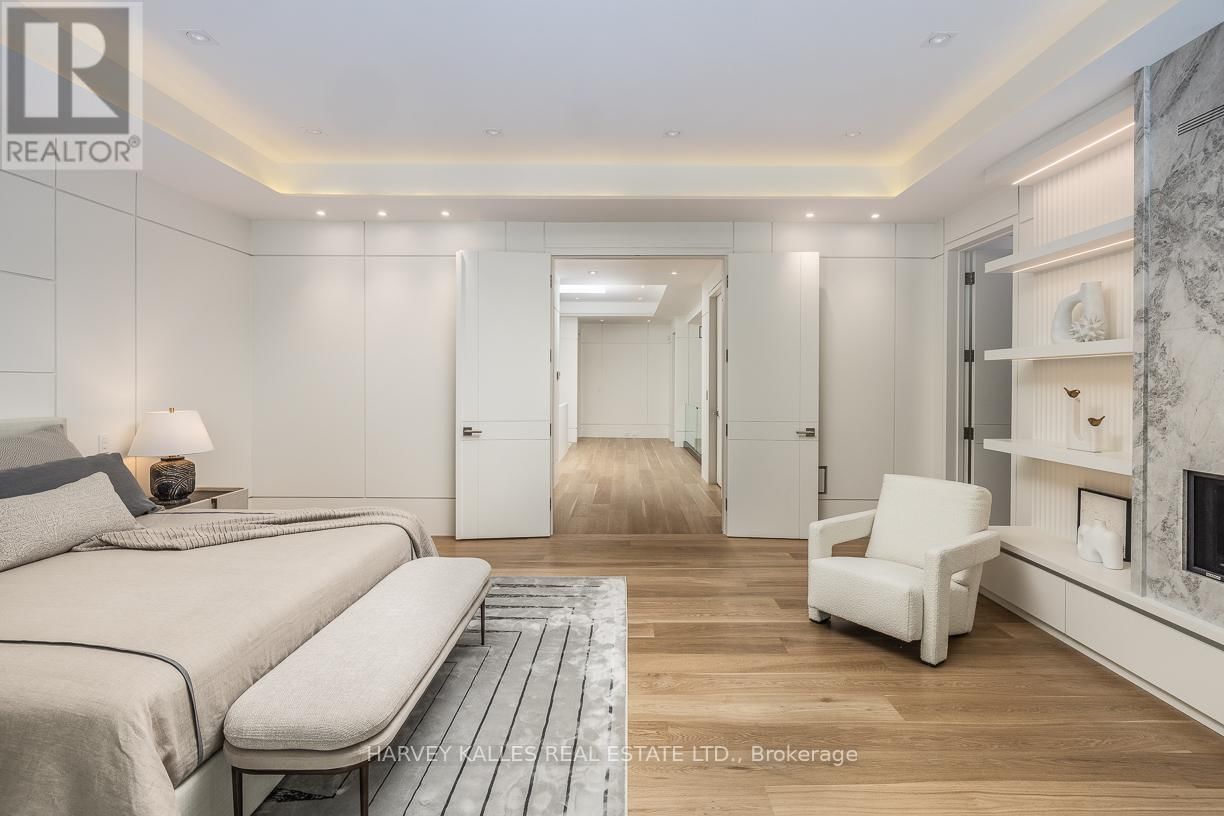 88 LAWRENCE CRESCENT Image 31