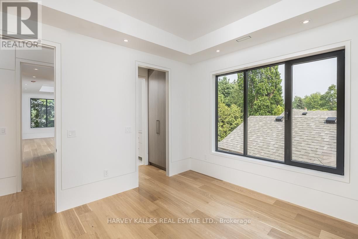 88 LAWRENCE CRESCENT Image 35