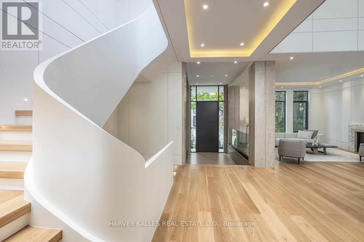 88 LAWRENCE CRESCENT Image 4