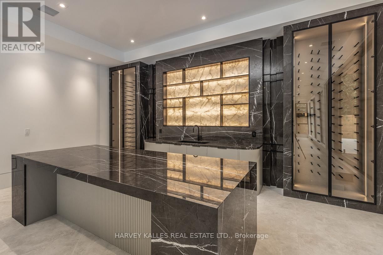 88 LAWRENCE CRESCENT Image 46