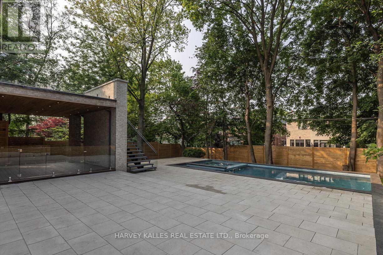88 LAWRENCE CRESCENT Image 48