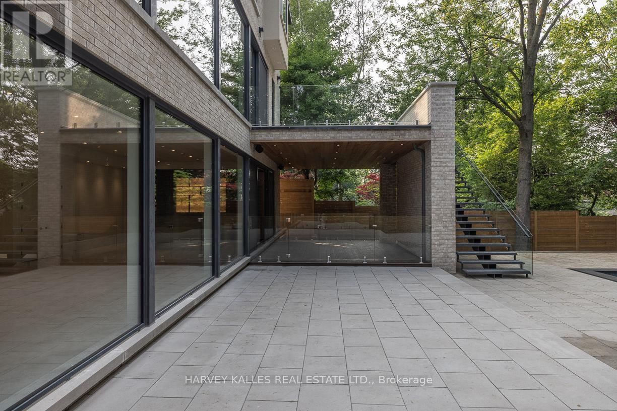 88 LAWRENCE CRESCENT Image 49