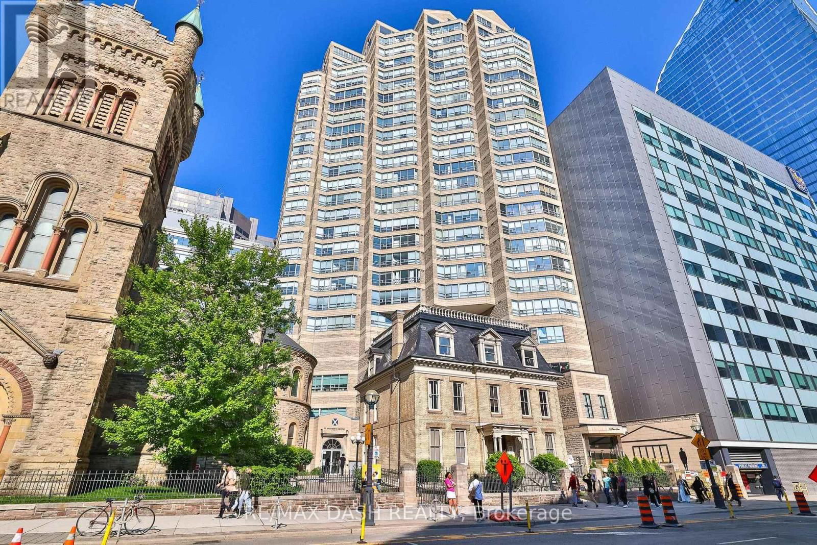 2004 - 71 SIMCOE STREET Image 1