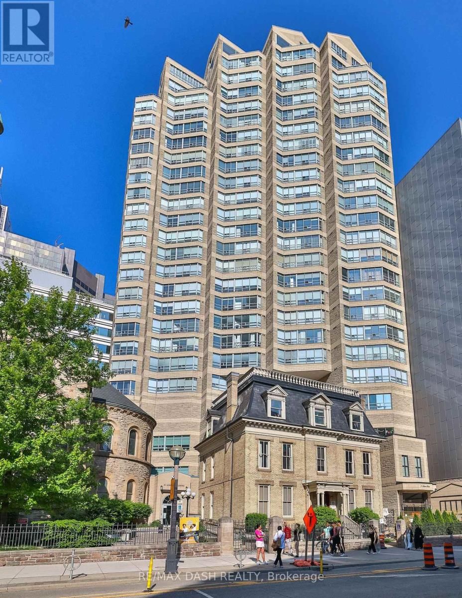 2004 - 71 SIMCOE STREET Image 2