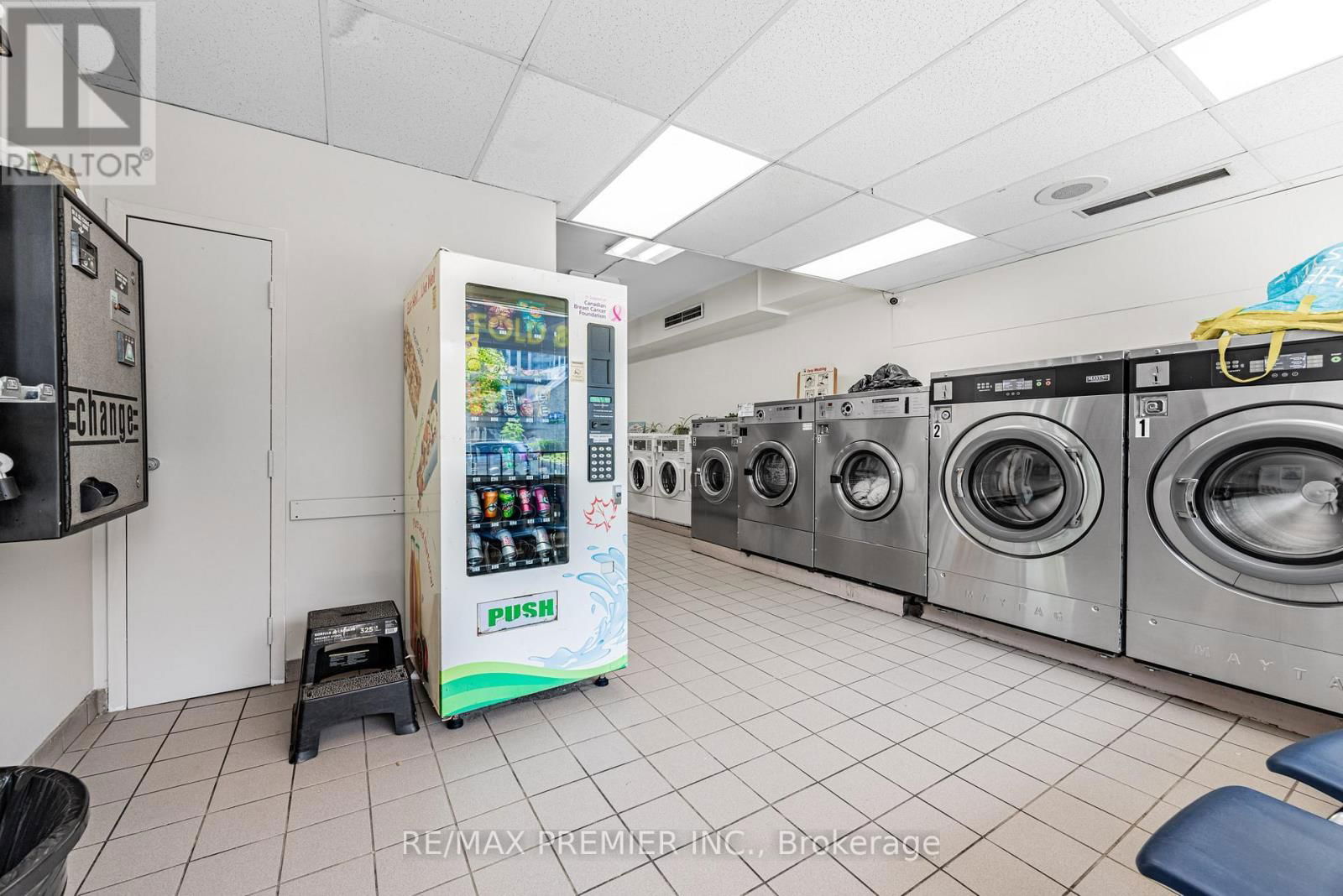 3201 BATHURST STREET Image 11