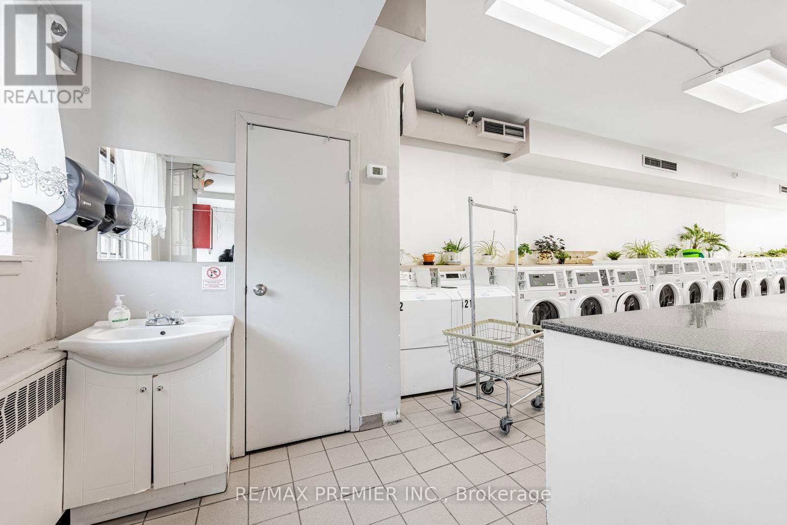 3201 BATHURST STREET Image 26