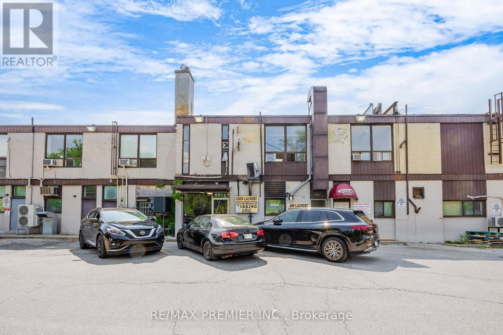 3201 BATHURST STREET Image 32