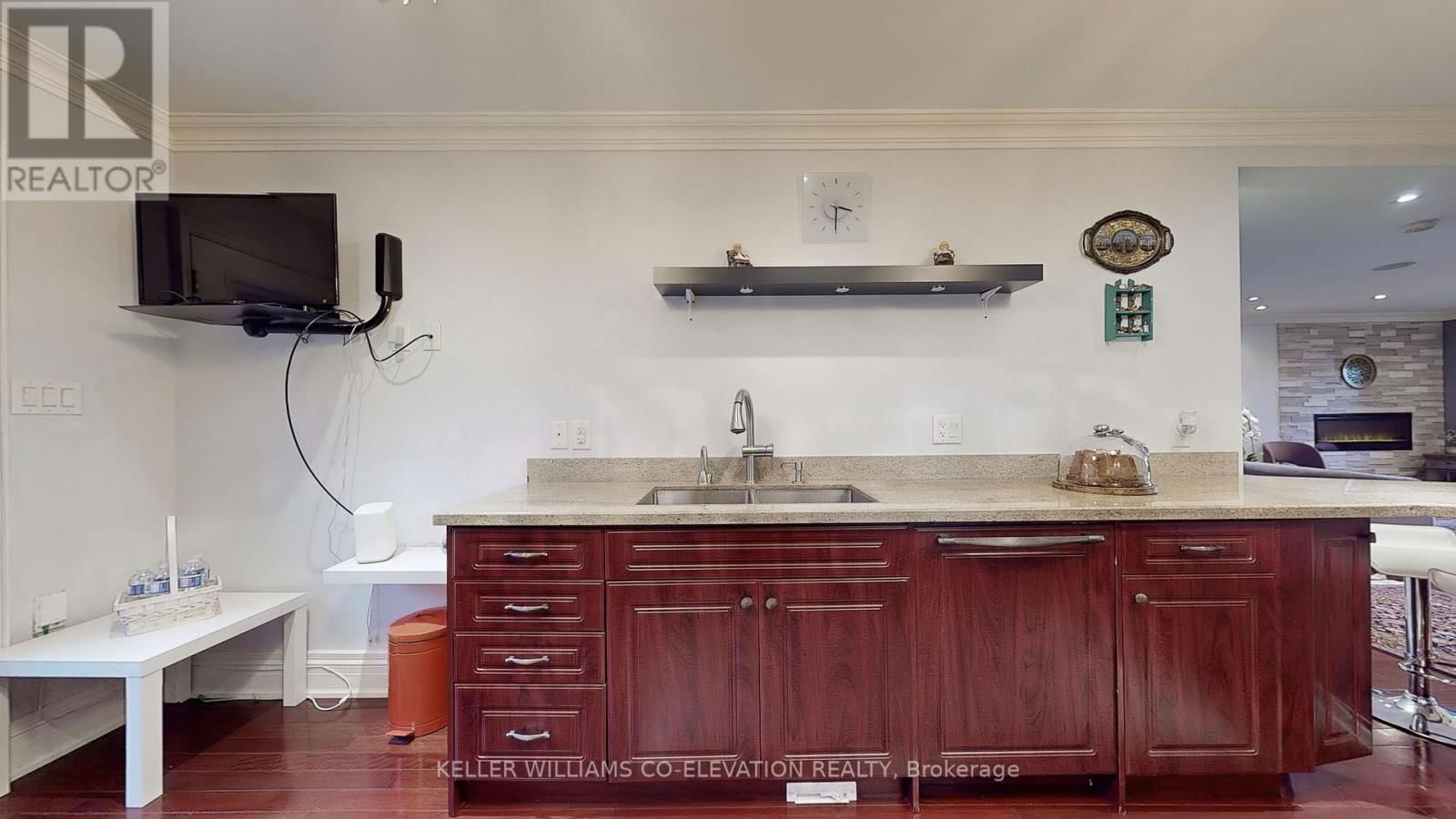 239 PINEWAY BLVD BOULEVARD Image 12