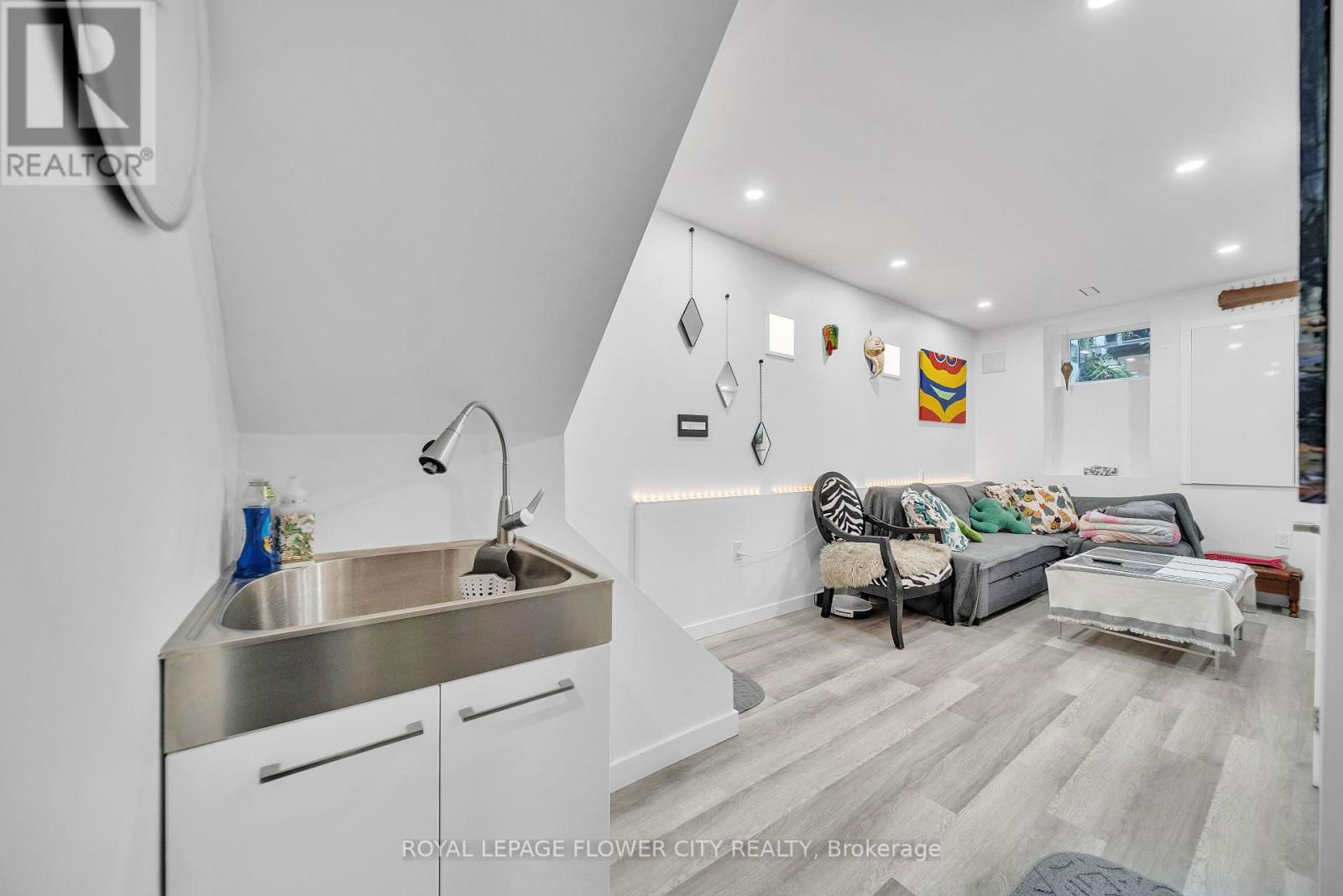 500 DUFFERIN STREET Image 33
