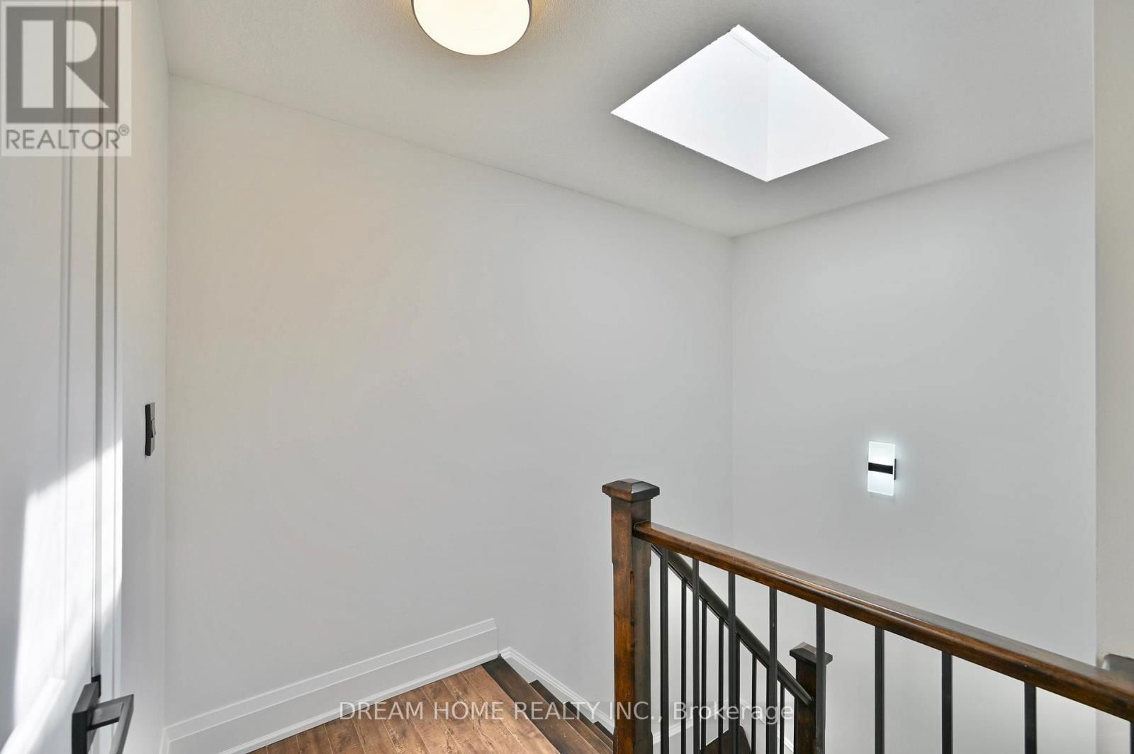 Th 28 - 9 OAKBURN CRESCENT Image 30